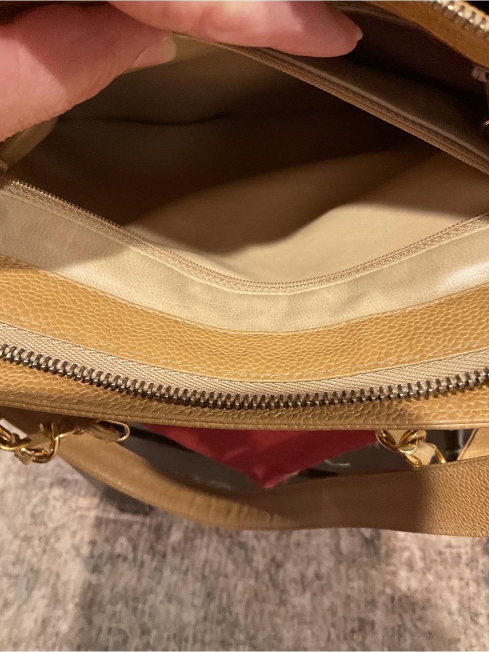 CHANEL Beige Leather Shoulder Bag with Gold Chain Detail - Picture 9 of 15